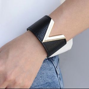 V Cuff